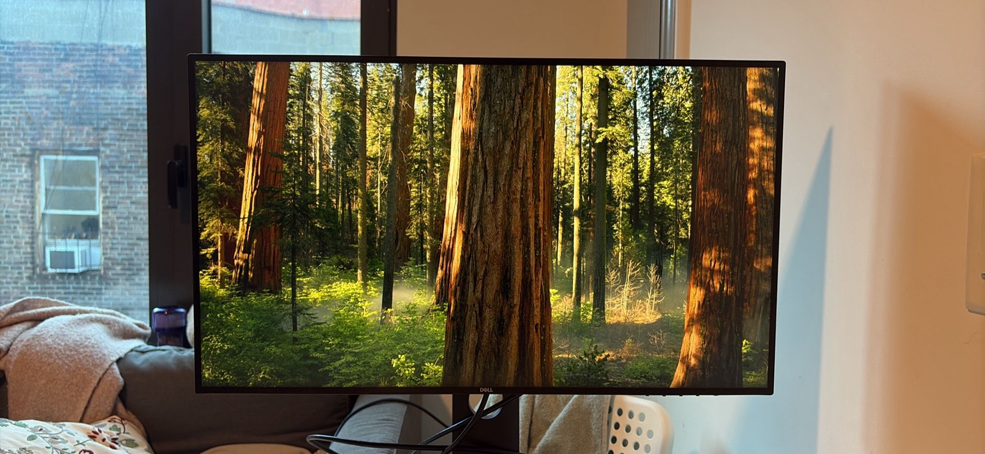 Dell Ultrasharp U2719DX 27-Inch WQHD 2560x1440 Resolution IPS Monitor with Infinity Edge Bezels