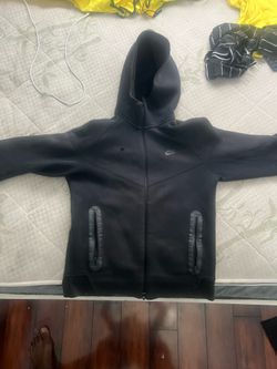 Black Nike tech