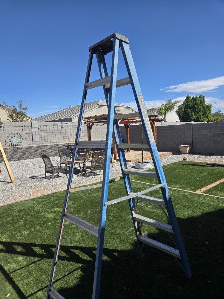 Keller Model 678 type 2 Commercial step ladder 8'