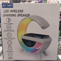 Altavoz LED con carga inalámbrica para iPhone y Samsung, reproductor auxiliar + radio FM 
