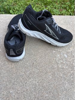Men’s sneakers. Like new. Great quality/brand, Altra. Retails for $139.99