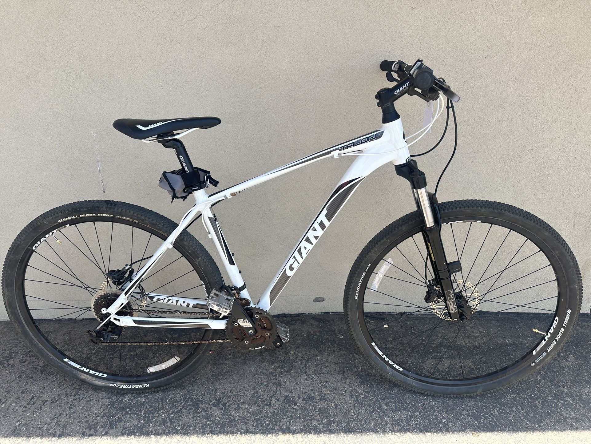 Giant Talon 29er Large Mountain Bike No Trades No Delivery