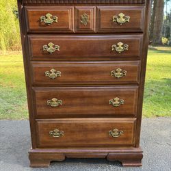 Vintage Bassett Dresser With 4 Drawers
