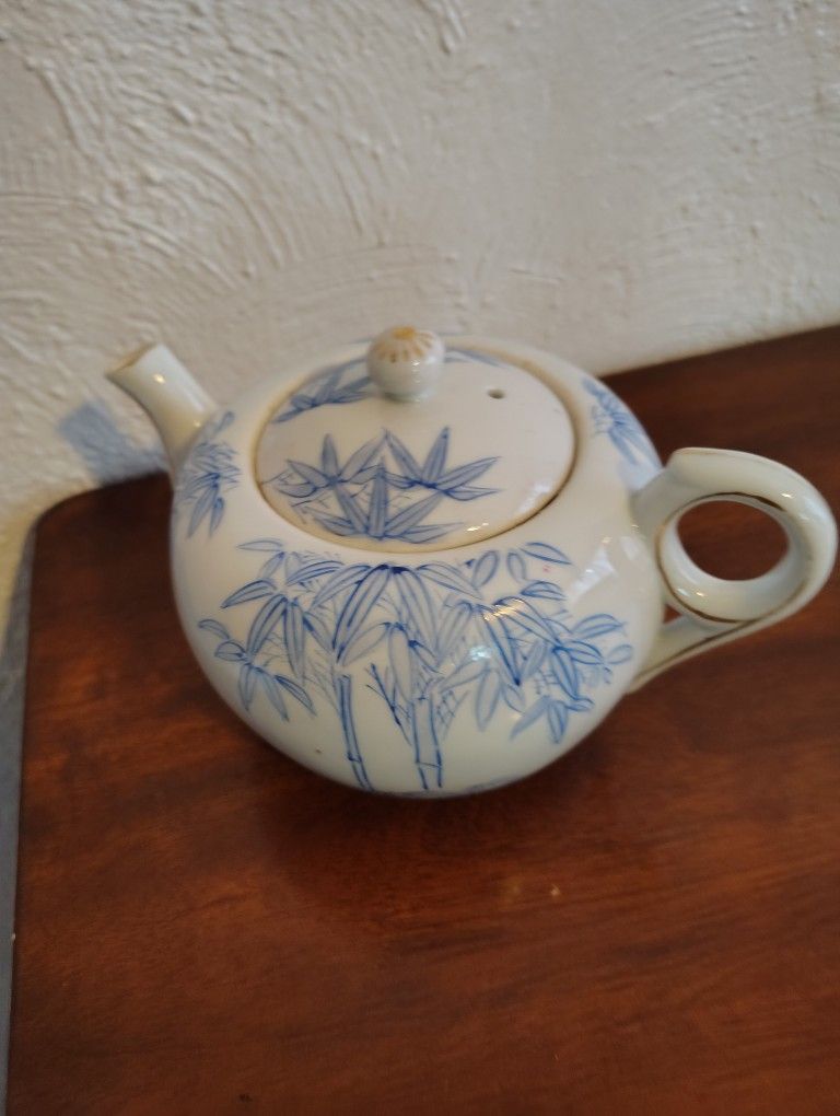 Japanese Tea Pot Imari/Aritaware.