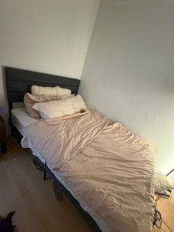 Bed frame + mattress