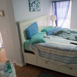 King size bed with drawers from Kane furniture. Very well made strong