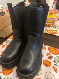 Black Leather Chelsea Boots with Chunky Sole