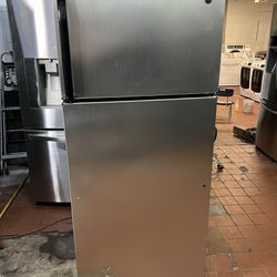 GE 28 inch W” stainless steel refrigerator/nevera 