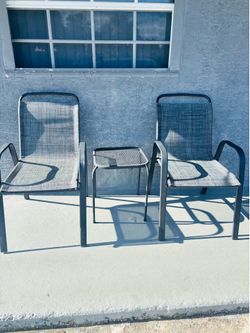 Patio chairs with table