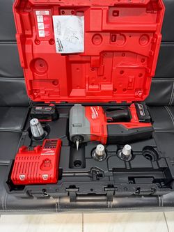 📌Milwaukee M18 Fuel 18-Volt Lithium-Ion Brushless Cordless 1/2 in. - 2 in. Expansion Tool Kit, with 3-Heads, 2-Batteries)👉PRECIO FIRME NO MENOS👉$13