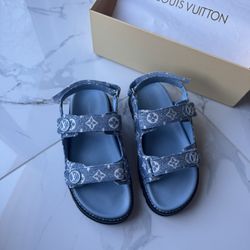 LOUIS VUITTON   Denim Paseo Flat Comfort Sandals- Size 8 