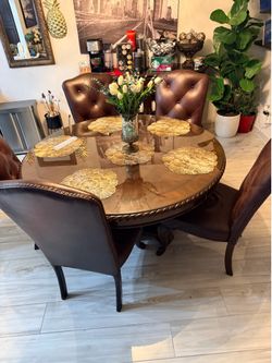 Dining room set with server / Comedor
