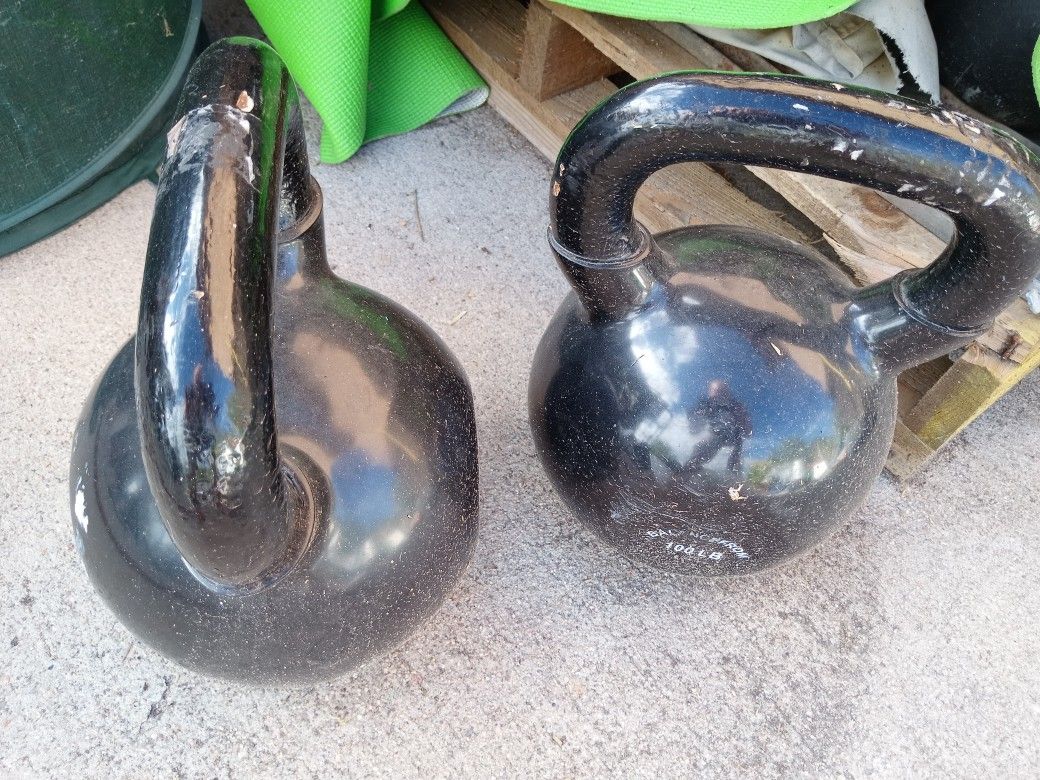 2x 100 Lb Kettlebells Rubber Coated