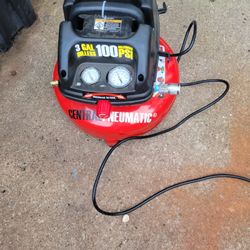 compressor  de 3 galones. en buenas Condisiones 