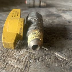 Half inch gas valve brass