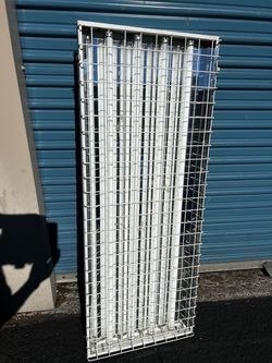 4 FT SHOP LIGHT WITH 4 BULBS
