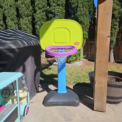 Little tikes Adjustable Basketball Court