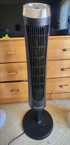 Ventilador de Torre Honeywell QuietSet (8 Velocidades) con Control Remoto