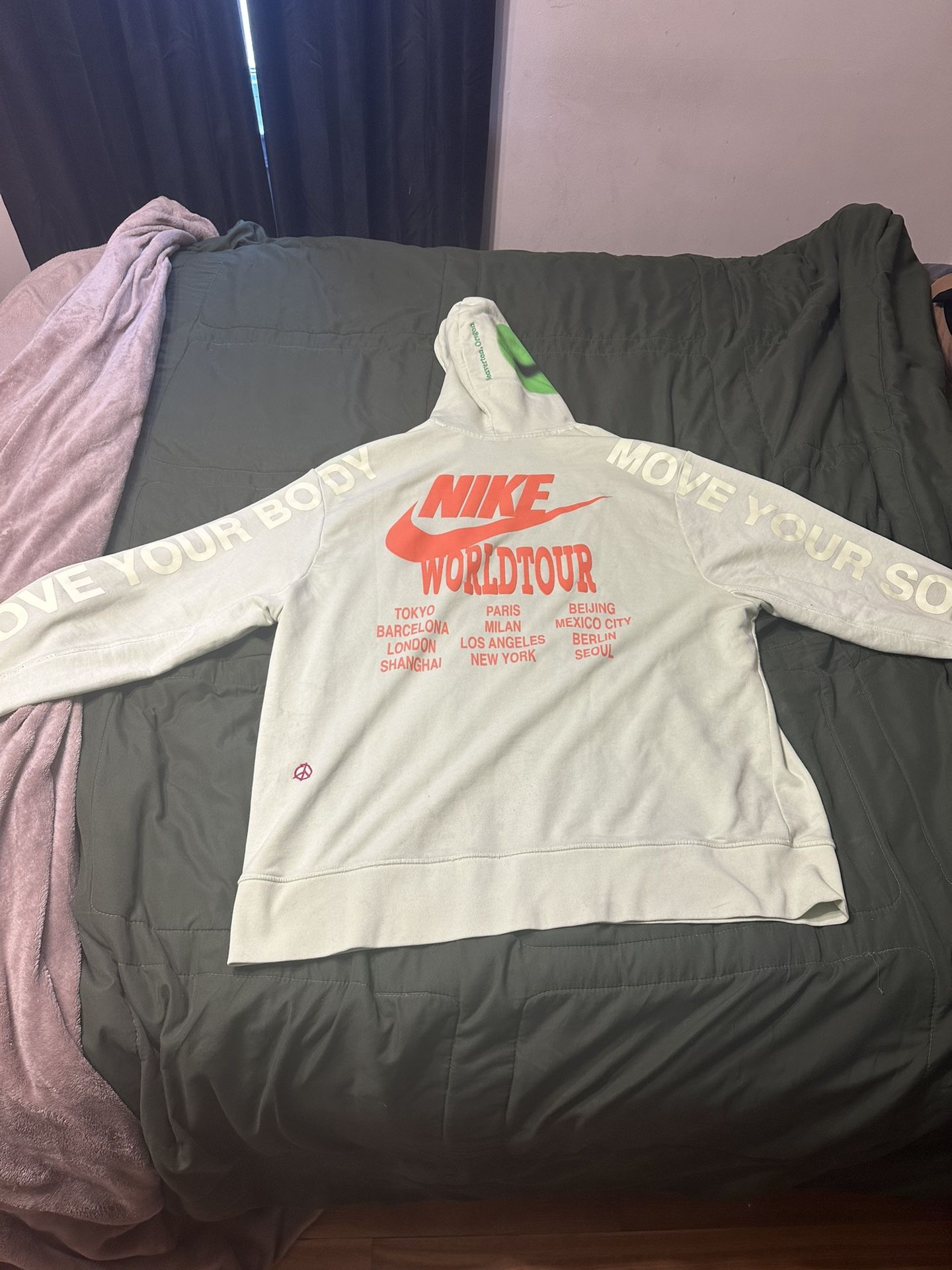Nike World Tour Hoodie