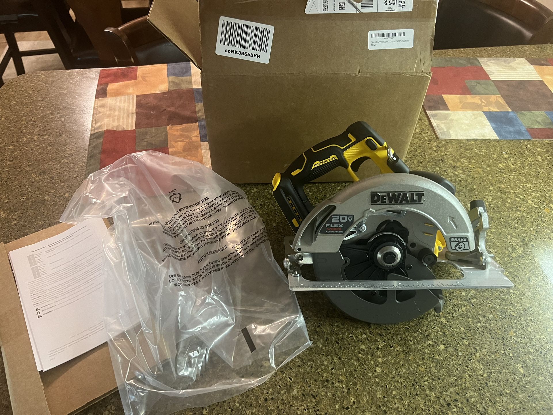 20V Flexvolt Advantage 7-1/4 Brushless Saw