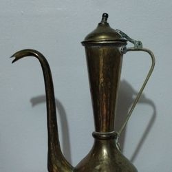 MID CENTURY - ANTIQUE HAMMERED BRASS TEA KETTLE POT 13.5"