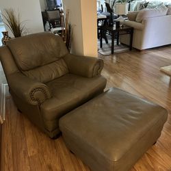 Natuzzi Leather Sofa And Armchair With Ottoman In Excellent Condition