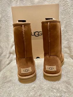 New Ugg woman’s classic short ll chestnut size 7
