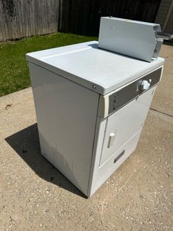 Commercial coin gas dryer