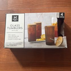4 Piece Glass Tumblers (with Lids) 