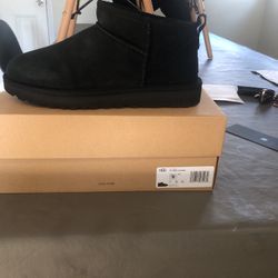 UGG Ultra Mini Boot Size 9W New!