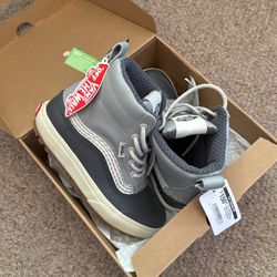 Vans Women’s Standard Mid Snow MTE Bone/Grey Size 6