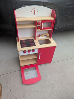 Kids play kitchen