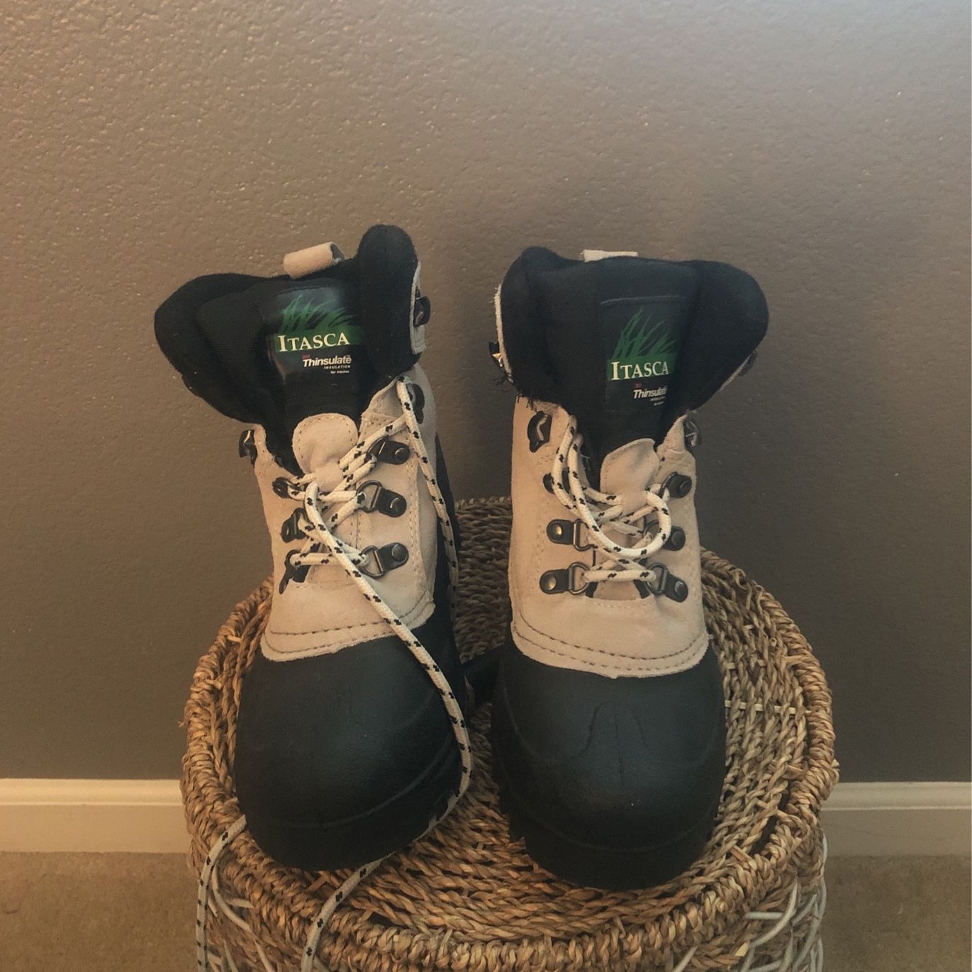 Itasca Snow boots Woman’s Size 7.