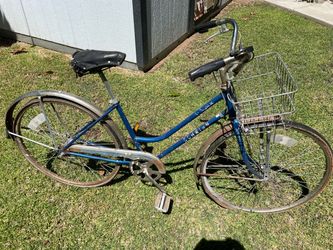 Classic schwinn collegiate bike