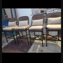 Hampton Bay beacon park 4 chairs with cushions  new in box needs to be assembled 
Chair Height type bar Height 