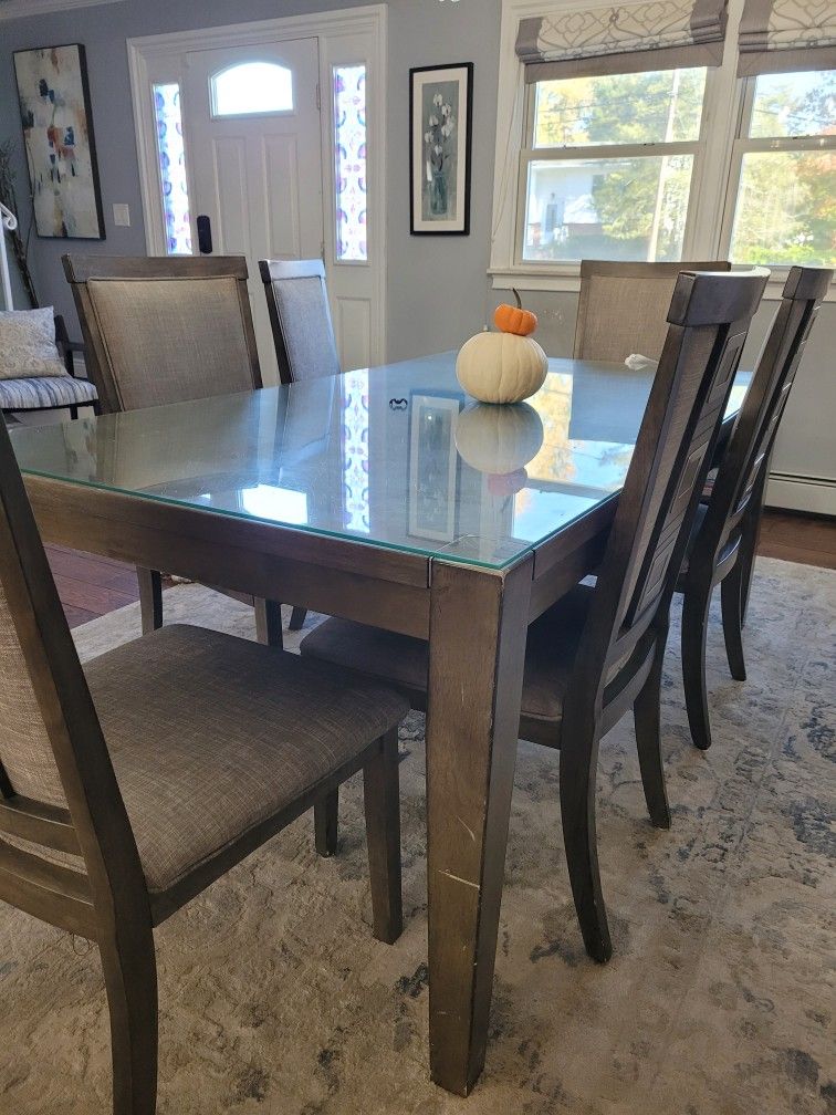 Raymond And Flanigan Dining Room Set