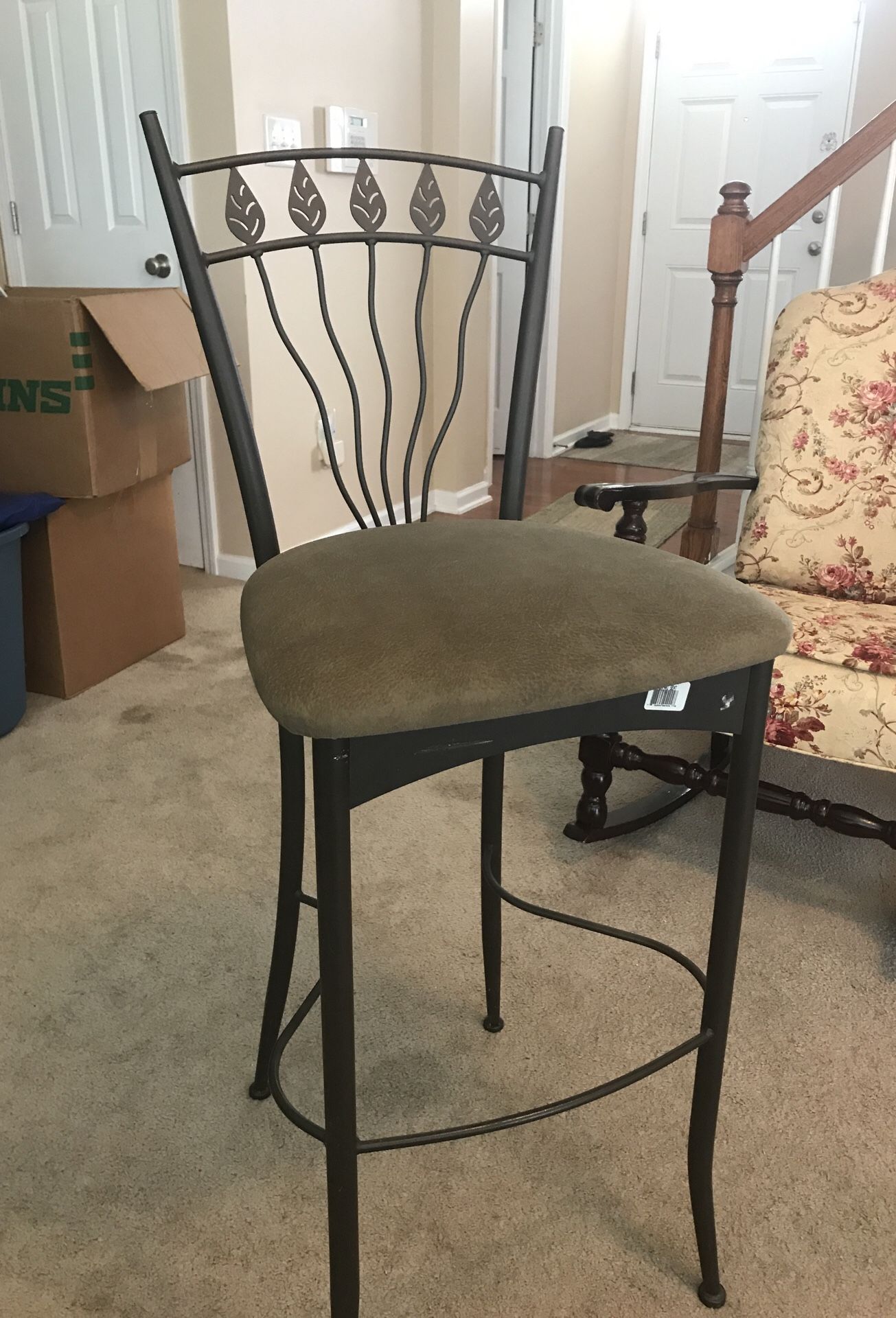 Bar stools 30” metal frame with cloth cushion. I have a set of 4 that I’m selling for $150 but will sell separately at $40 ea. Very good condition wi