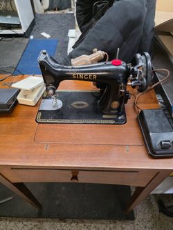 Vintage Sewing Machine 