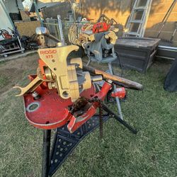 Rigid 300  Pipe Threader / 2 Grooving Attachments/ 2 Die Cutting Heads / 4 Sets Dies+EXTRAS