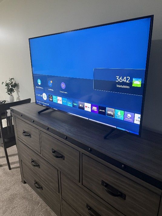 Samsung 50" Smart Tv With Wall Mount Optional