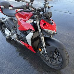2022 Ducati Streetfighter V2