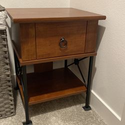 Nightstand: Wood/Single