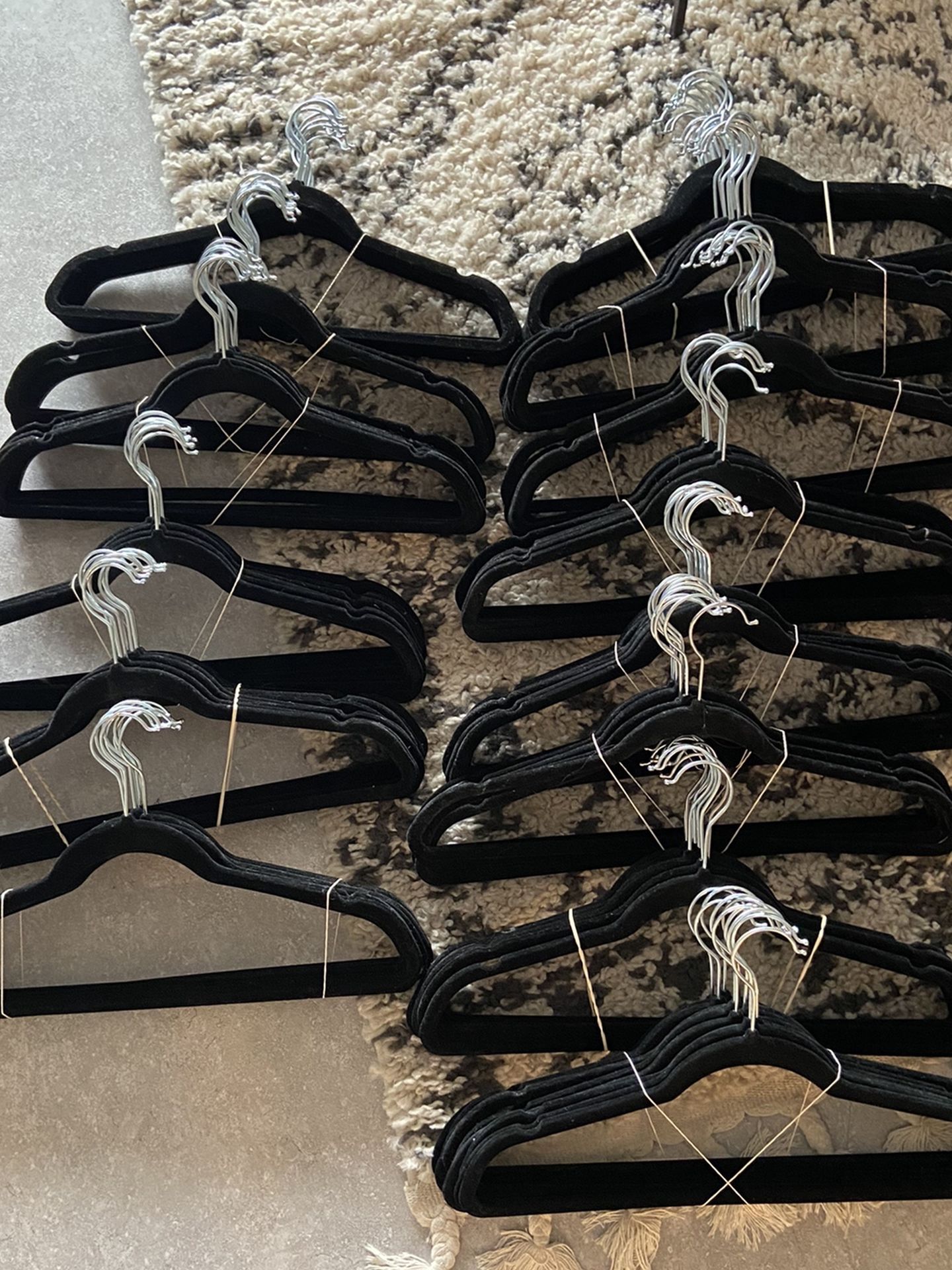 Lot Of 140 Velvet Hangers, Black Velvet, Bundles Of 10