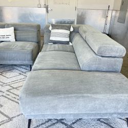 Medora 2-Piece Sectional With Right Chaise In Gray