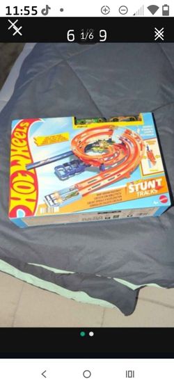New Hot Wheels Stunt Track