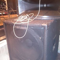 Pair Of Monster Size Speakers Peavey 18 Inch Bwx Subs  With Huge Horns On Top Concert Venue Speakers 500 For Pair