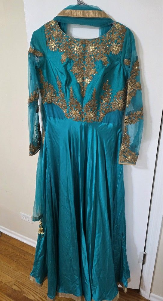 Teal & Gold Formal Dress – Perfect for Weddings/Events. Excellent Condition!