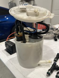 2015-2024 Mustang DW400 Fuel Pump w Bucket