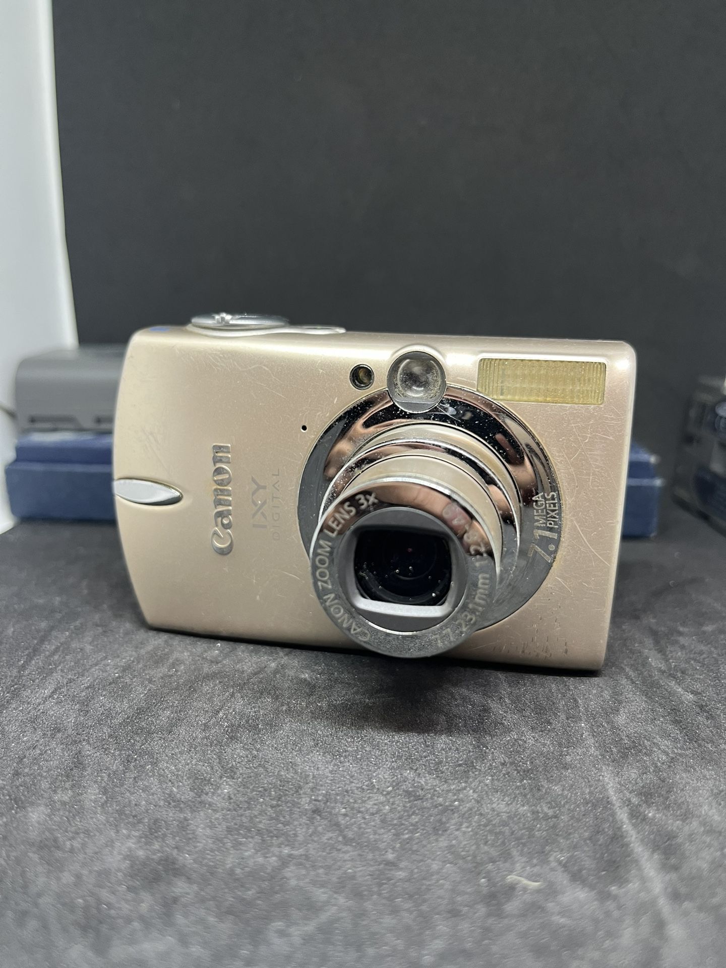 Canon PowerShot SD550 (Digital IXUS 750 / IXY Digital 700) 7.1 MP