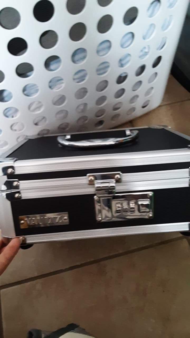 Cash box